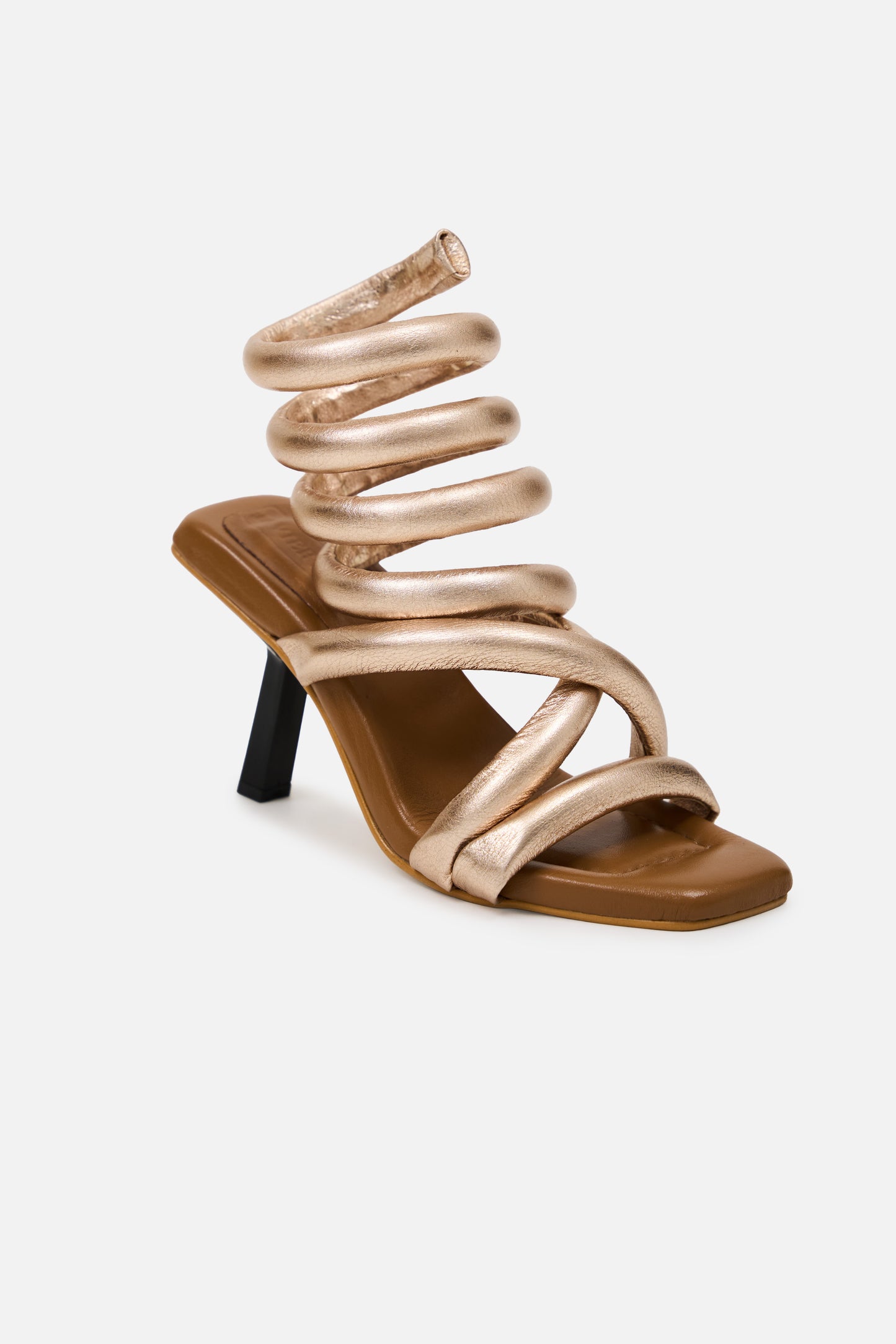 Simona Oro x Camel