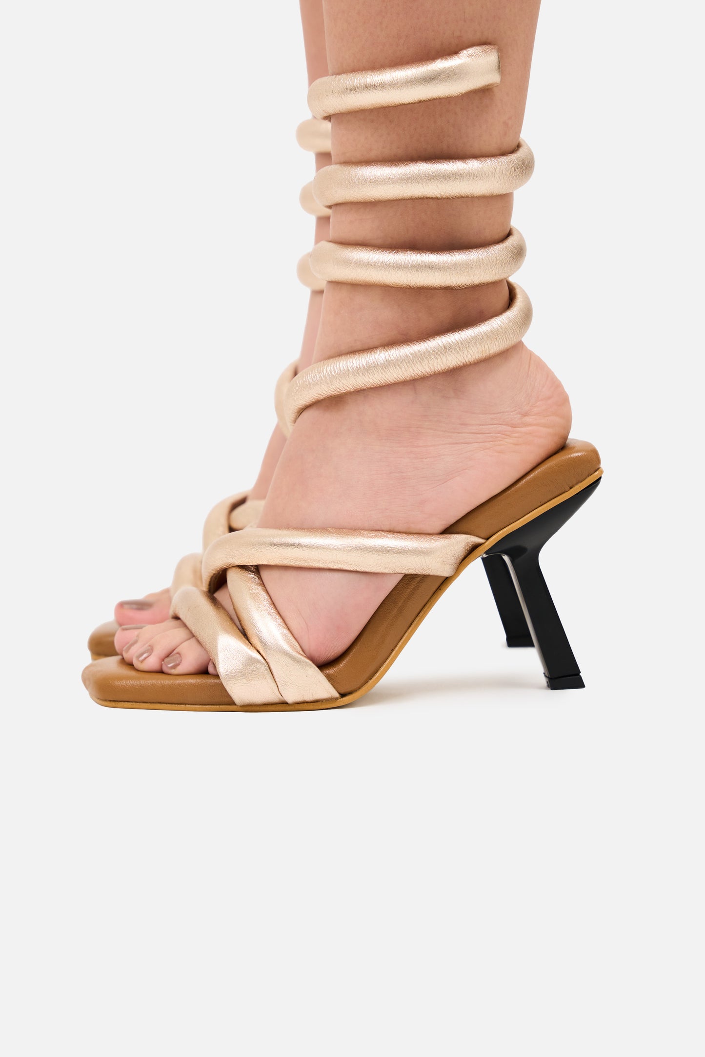 Simona Oro x Camel